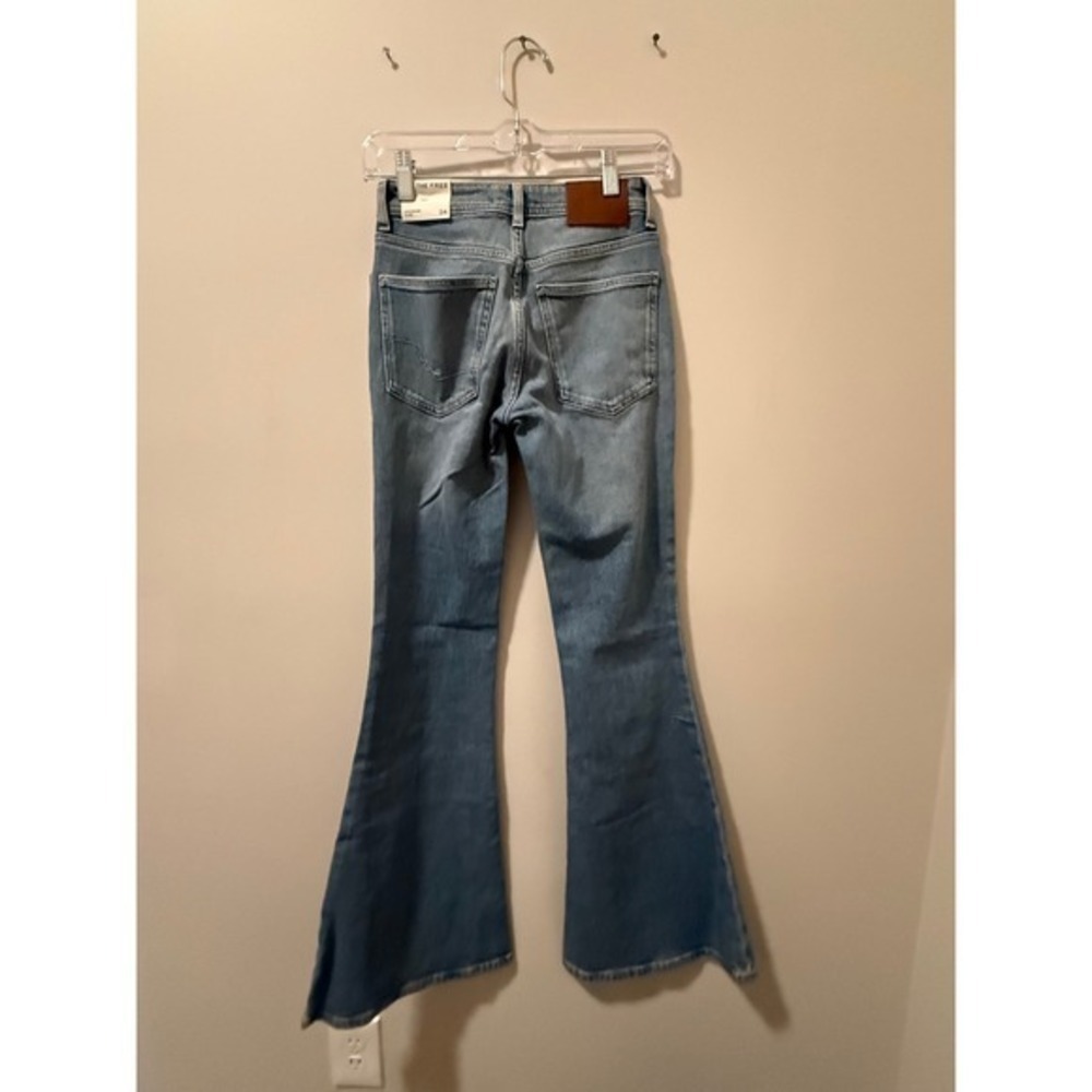Free People Love Bomb Flare Jeans Light Wash Denim Size 24 NWT - Picture 4 of 9